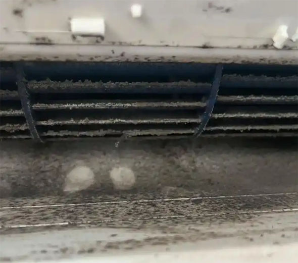 玉林空调吹的风有股烧焦味是怎么回事